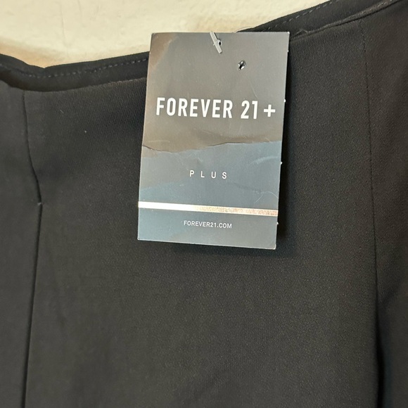 NWT Forever 21 Women’s Plus Size Wide Black Dress Pant with side zipper- size 3x - Picture 7 of 9